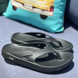OOFOS Women's Black Slippers